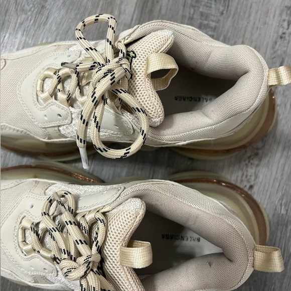 BALENCIAGA WOMEN'S TRIPLE S CLEAR SOLE SNEAKER IN BEIGE SIZE 39 - Picture 3 of 6